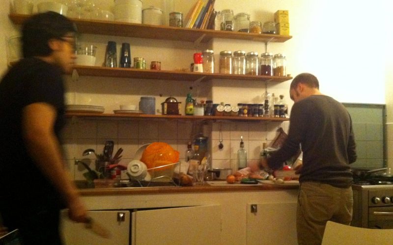 David och Sebba i köket